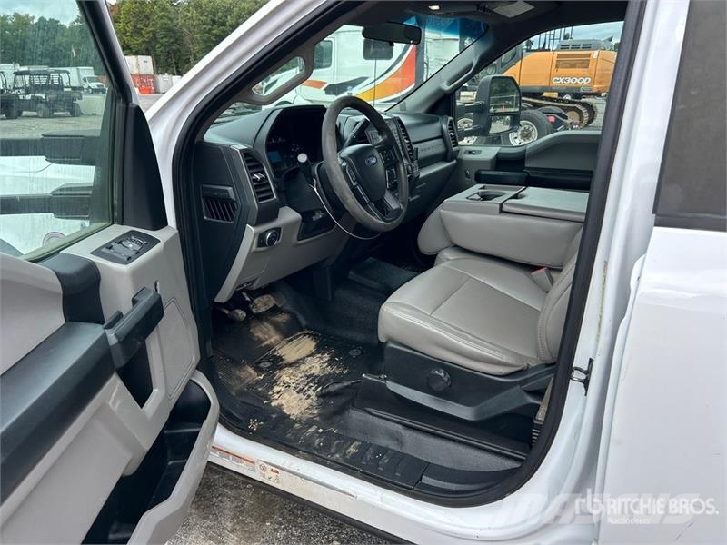Ford F-450 Pašizgāzējs