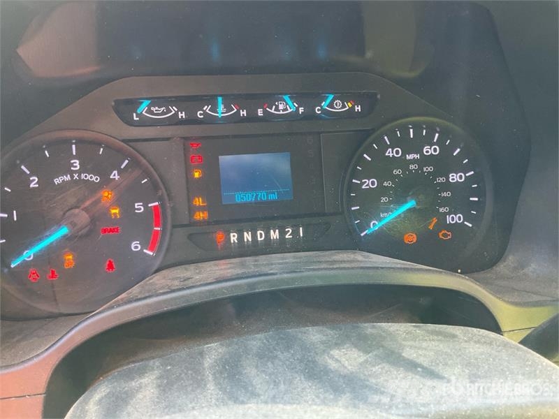 Ford F-450 Tovornjaki s kesonom/platojem