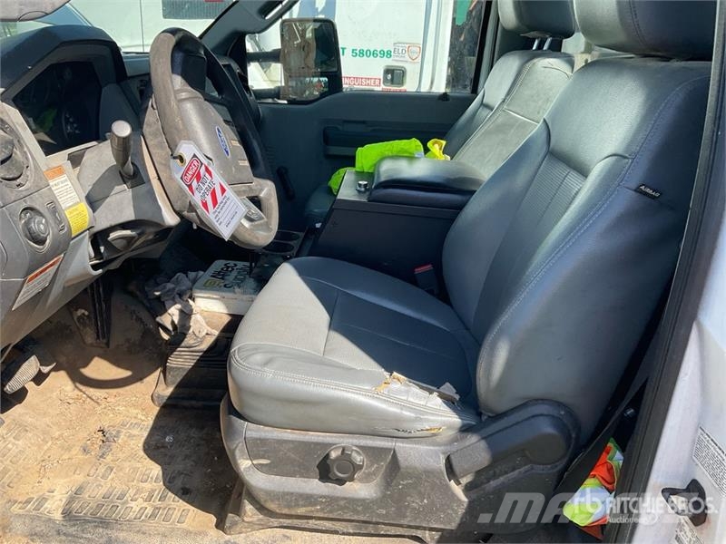 Ford F-450 Plataformas aéreas montadas em camião