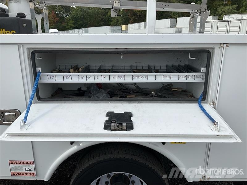 Ford F-450 Автовишки на базі вантажівки