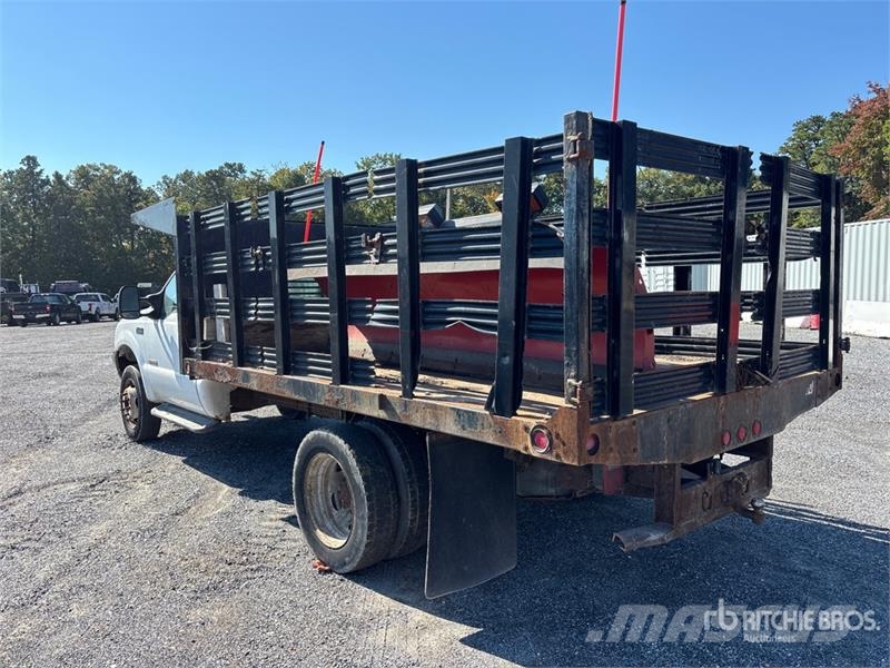 Ford F-450 Pritschenwagen/Pritschenwagen mit Seitenklappe