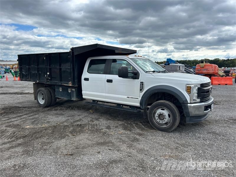 Ford F-450 Pašizgāzējs