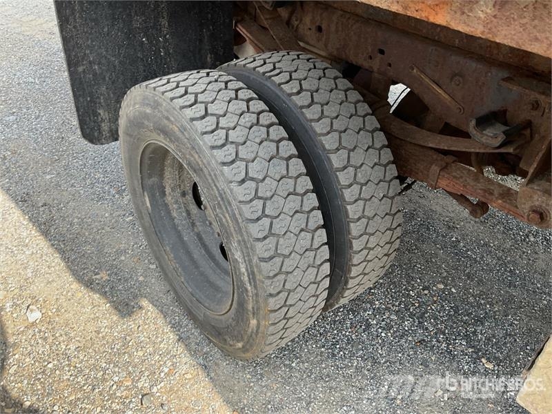 Ford F-450 4x2 Crew Cab Flatbed Dump Truck Sklápěče
