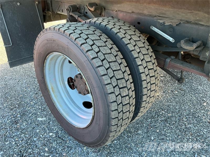 Ford F-450 4x2 Van Truck Tovornjaki zabojniki