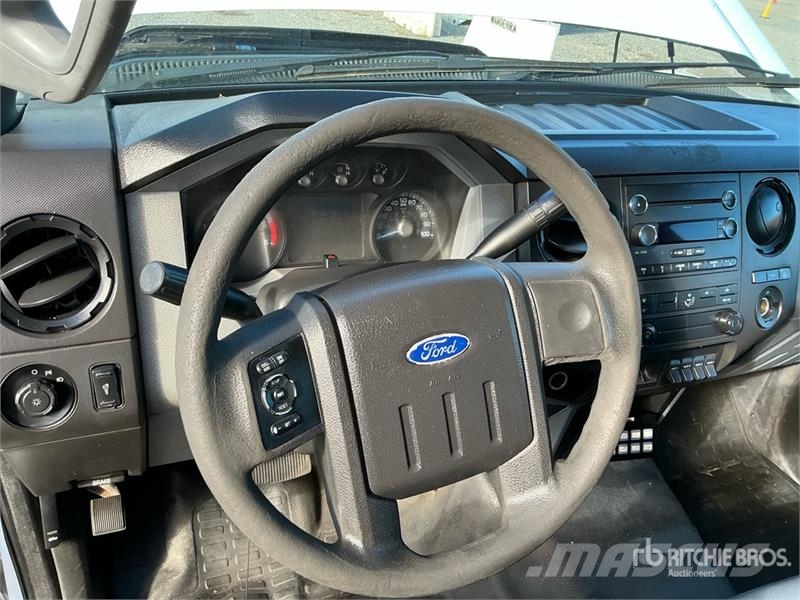 Ford F-450 4x2 Van Truck Tovornjaki zabojniki