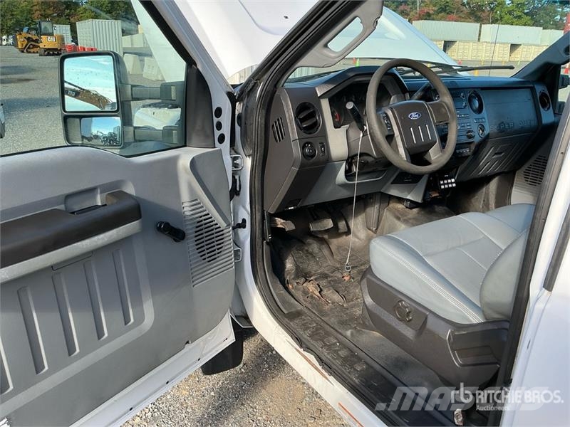 Ford F-450 4x2 Van Truck Tovornjaki zabojniki
