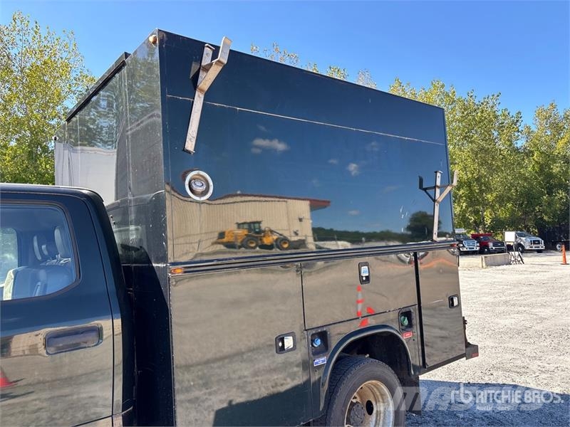 Ford F-450 XL 4x2 Crew Cab Utility Truck Utilitaire benne