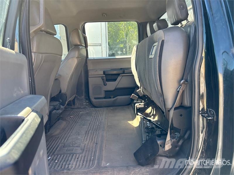 Ford F-450 XL 4x2 Crew Cab Utility Truck Utilitaire benne