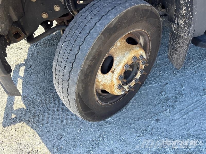 Ford F-450 XL 4x2 Crew Cab Utility Truck Utilitaire benne