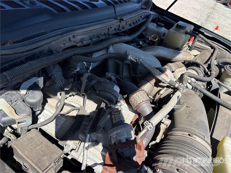 Ford F-450 XL 4x2 Crew Cab Utility Truck Utilitaire benne