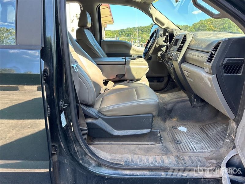 Ford F-450 XL 4x2 Crew Cab Utility Truck Utilitaire benne