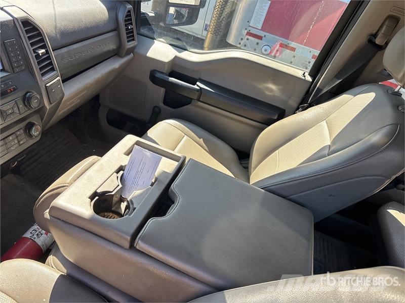 Ford F-450 XL 4x2 Crew Cab Utility Truck Utilitaire benne