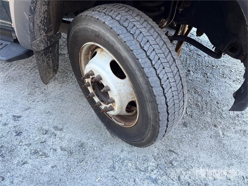 Ford F-450 XL 4x2 Crew Cab Utility Truck Utilitaire benne