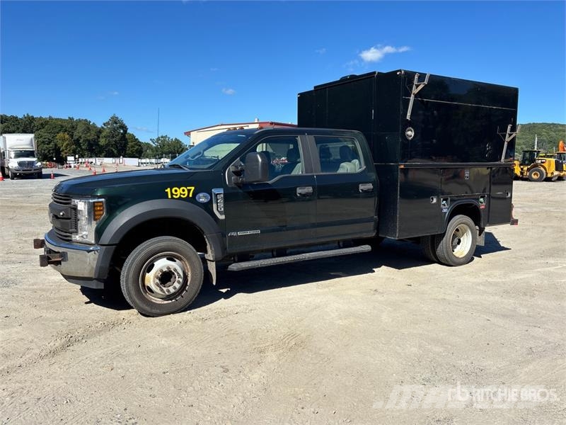 Ford F-450 XL 4x2 Crew Cab Utility Truck Utilitaire benne