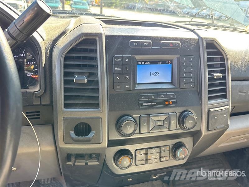Ford F-450 XL 4x2 Crew Cab Utility Truck Utilitaire benne