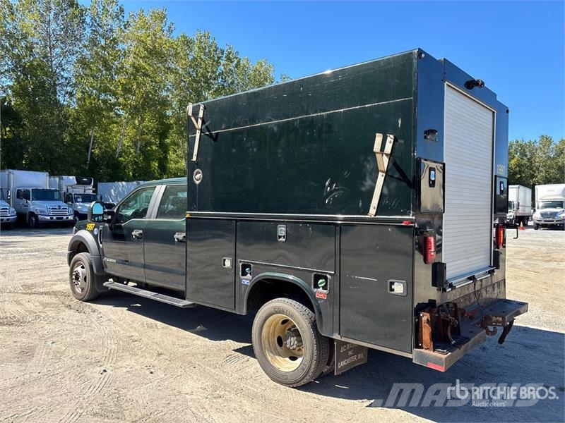 Ford F-450 XL 4x2 Crew Cab Utility Truck Utilitaire benne