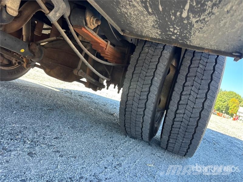 Ford F-450 XL 4x2 Crew Cab Utility Truck Utilitaire benne