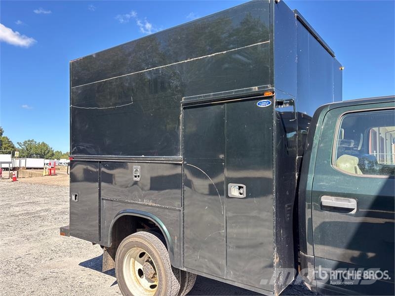 Ford F-450 XL 4x2 Crew Cab Utility Truck Utilitaire benne
