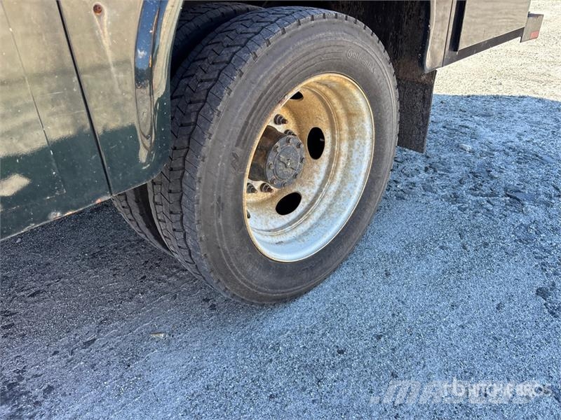 Ford F-450 XL 4x2 Crew Cab Utility Truck Utilitaire benne