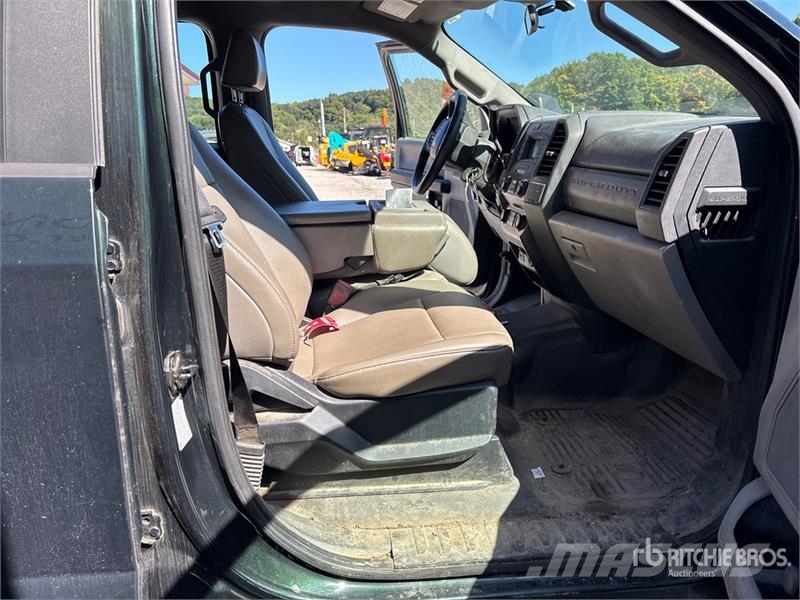 Ford F-450 XL 4x2 Crew Cab Utility Truck Utilitaire benne
