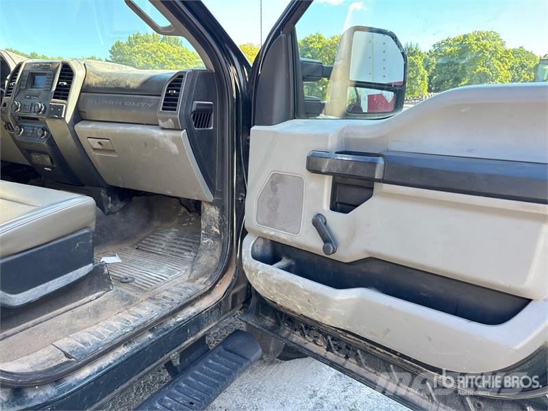 Ford F-450 XL 4x2 Crew Cab Utility Truck Utilitaire benne