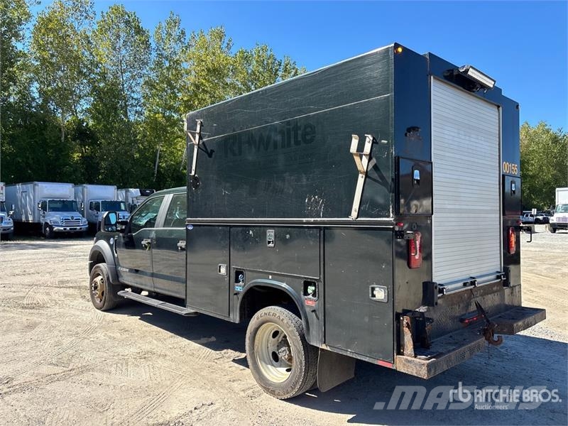 Ford F-450 XL 4x2 Crew Cab Utility Truck Utilitaire benne