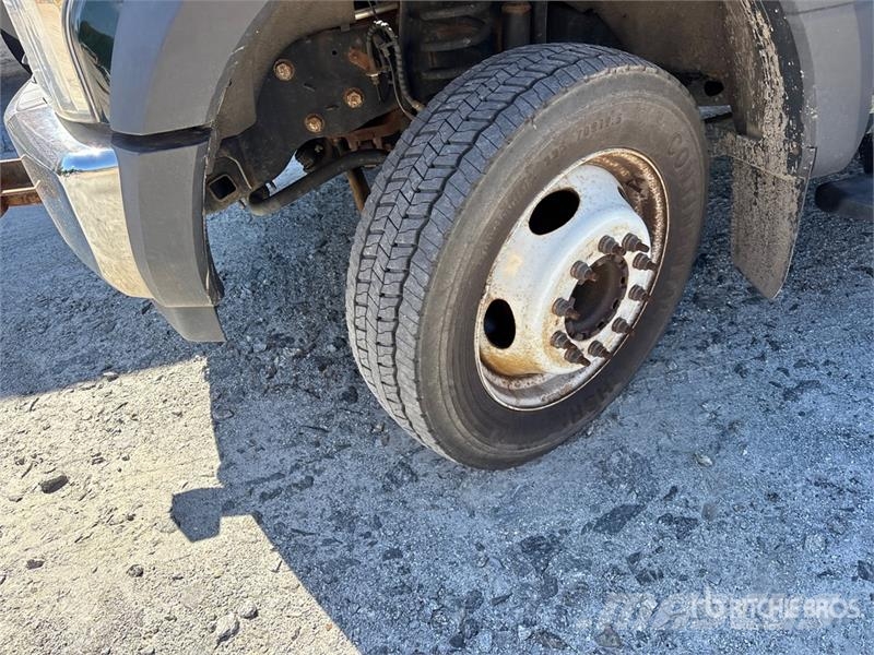 Ford F-450 XL 4x2 Crew Cab Utility Truck Utilitaire benne