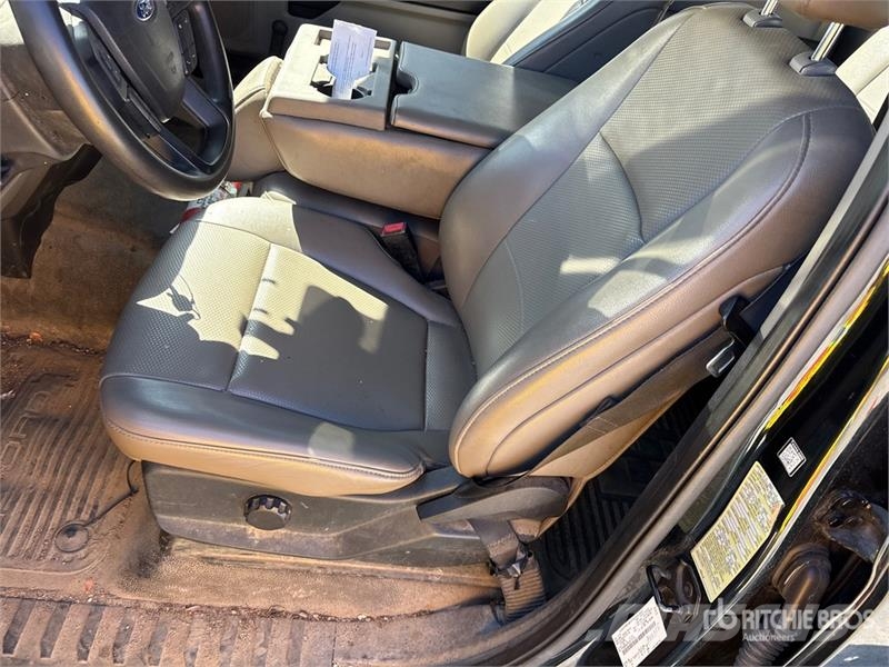 Ford F-450 XL 4x2 Crew Cab Utility Truck Utilitaire benne