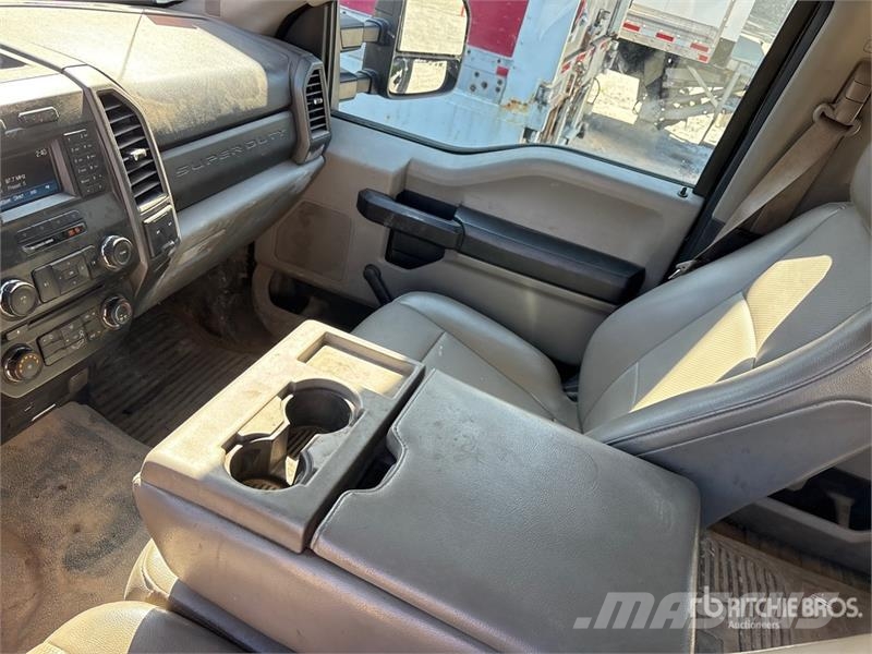 Ford F-450 XL 4x2 Crew Cab Utility Truck Utilitaire benne