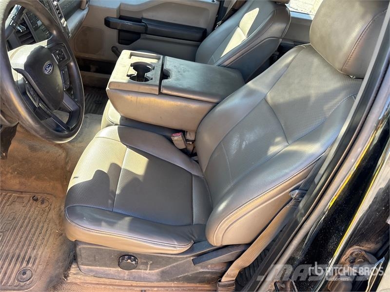Ford F-450 XL 4x2 Crew Cab Utility Truck Utilitaire benne