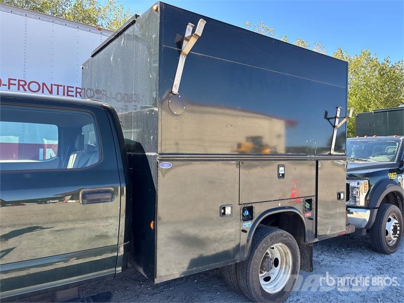 Ford F-450 XL 4x2 Crew Cab Utility Truck Utilitaire benne