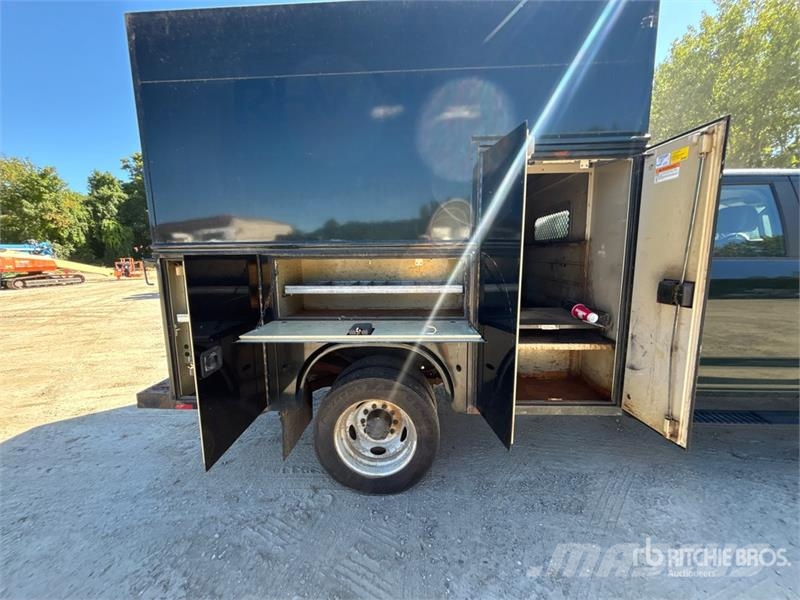 Ford F-450 XL 4x2 Crew Cab Utility Truck Utilitaire benne