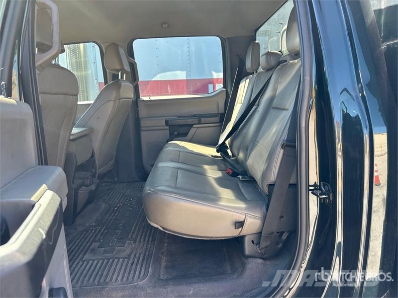 Ford F-450 XL 4x2 Crew Cab Utility Truck Utilitaire benne