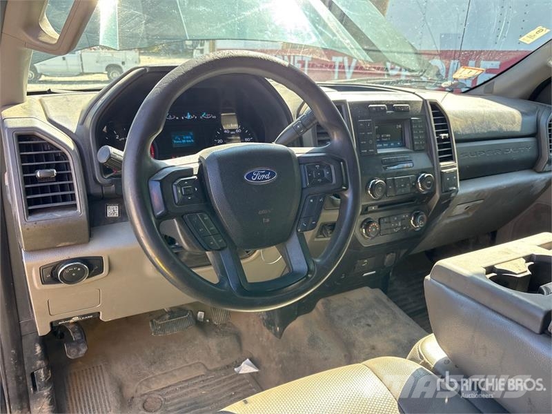 Ford F-450 XL 4x2 Crew Cab Utility Truck Utilitaire benne