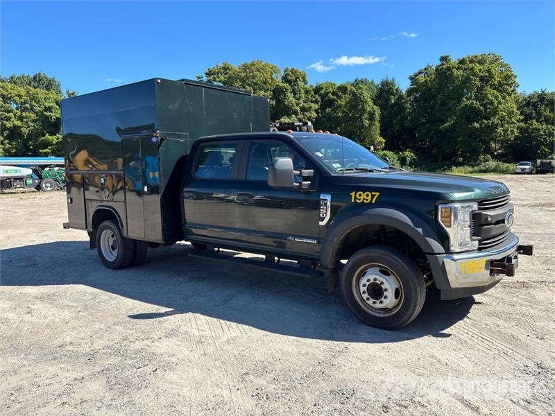 Ford F-450 XL 4x2 Crew Cab Utility Truck Utilitaire benne