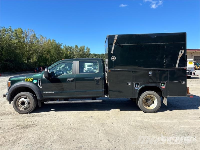 Ford F-450 XL 4x2 Crew Cab Utility Truck Utilitaire benne