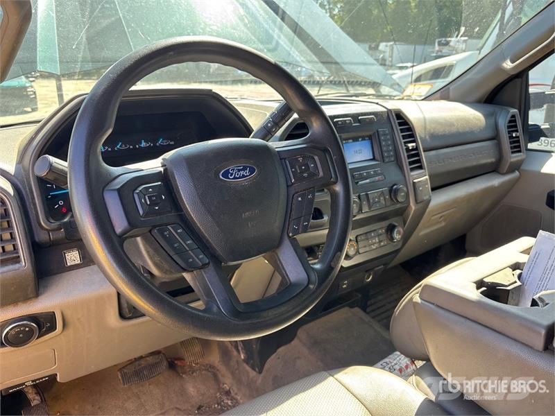 Ford F-450 XL 4x2 Crew Cab Utility Truck Utilitaire benne