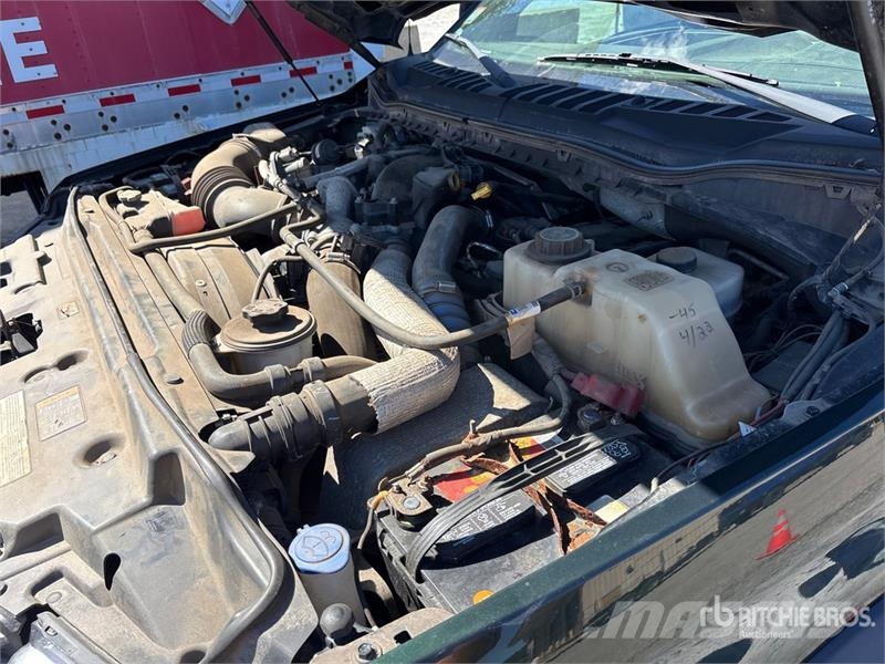 Ford F-450 XL 4x2 Crew Cab Utility Truck Utilitaire benne