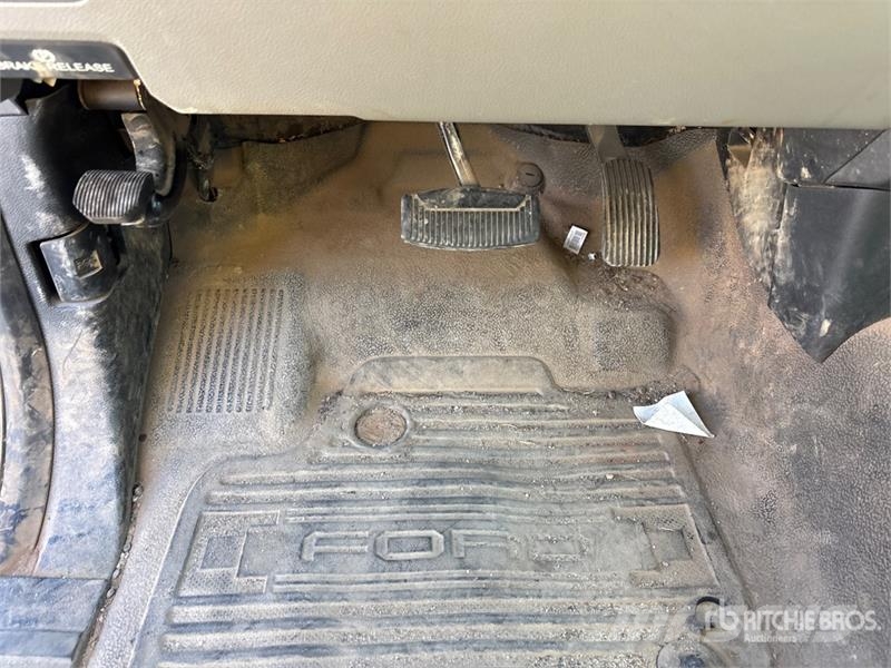 Ford F-450 XL 4x2 Crew Cab Utility Truck Utilitaire benne