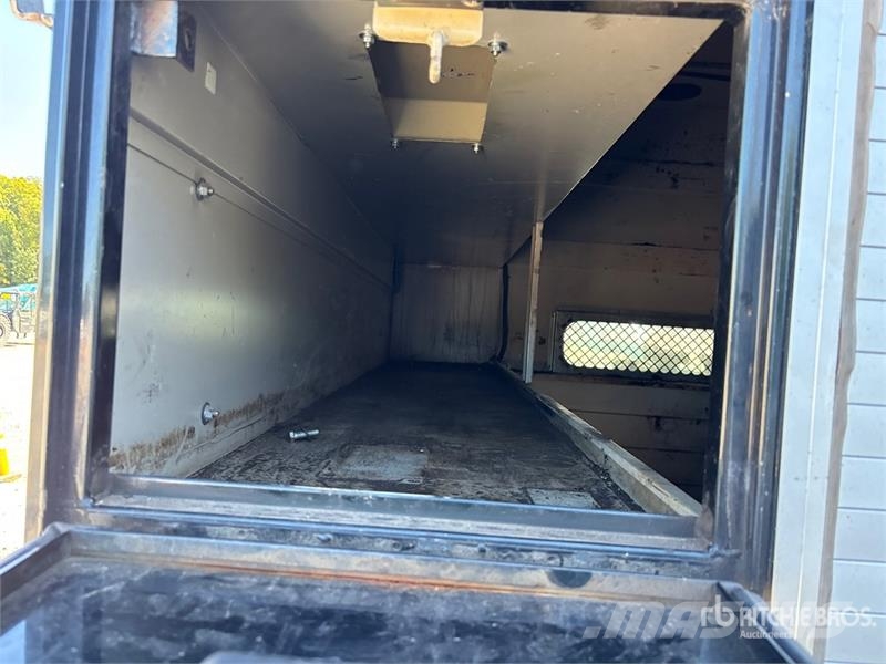 Ford F-450 XL 4x2 Crew Cab Utility Truck Utilitaire benne