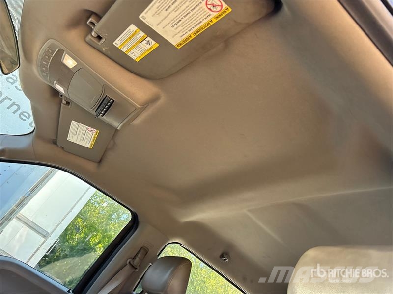Ford F-450 XL 4x2 Crew Cab Utility Truck Utilitaire benne