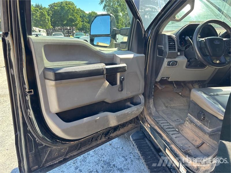 Ford F-450 XL 4x2 Crew Cab Utility Truck Utilitaire benne