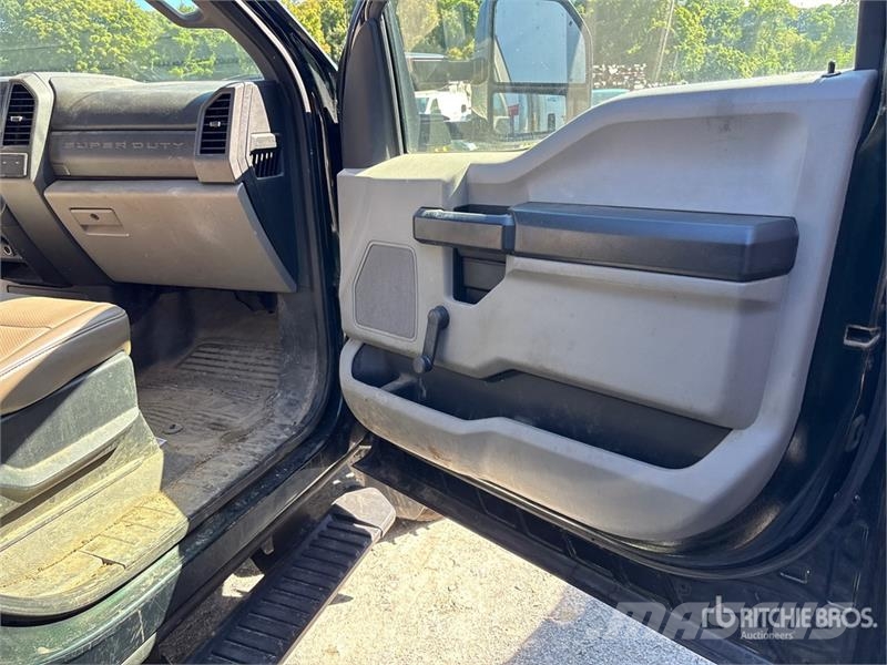 Ford F-450 XL 4x2 Crew Cab Utility Truck Utilitaire benne