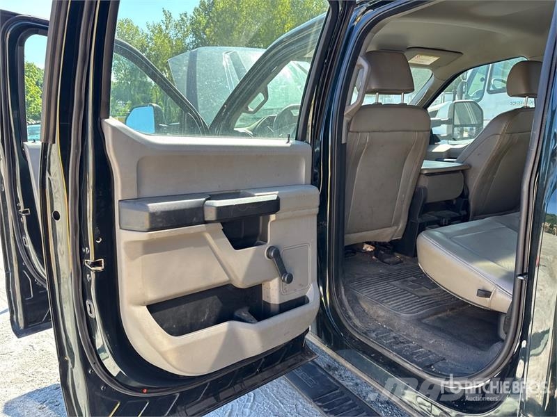 Ford F-450 XL 4x2 Crew Cab Utility Truck Utilitaire benne