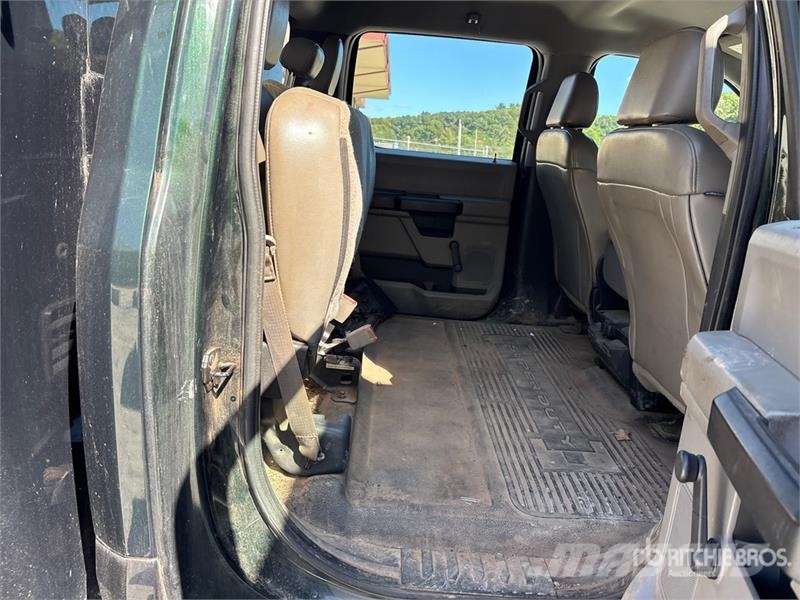 Ford F-450 XL 4x2 Crew Cab Utility Truck Utilitaire benne
