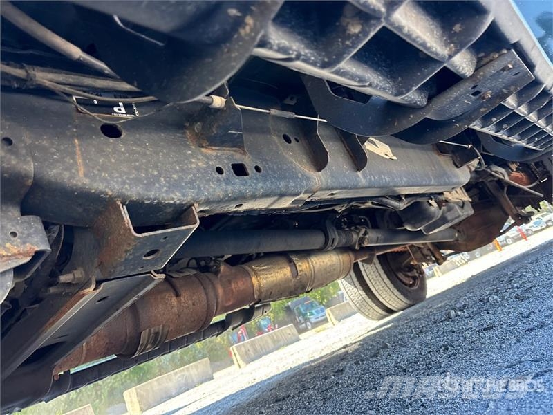 Ford F-450 XL 4x2 Crew Cab Utility Truck Utilitaire benne