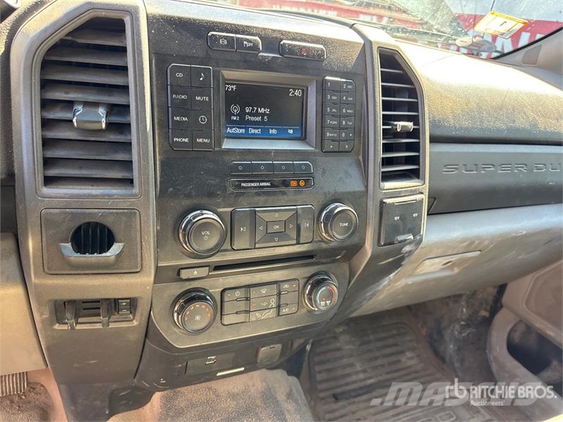 Ford F-450 XL 4x2 Crew Cab Utility Truck Utilitaire benne