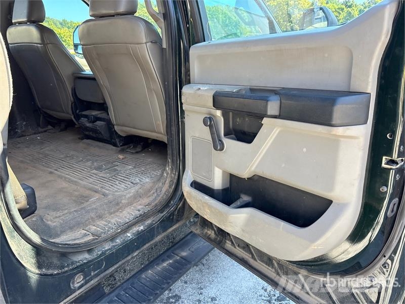 Ford F-450 XL 4x2 Crew Cab Utility Truck Utilitaire benne