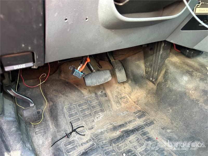Ford F-450 XL 4x2 Utility Truck (Inoperable) Pik up kamioni