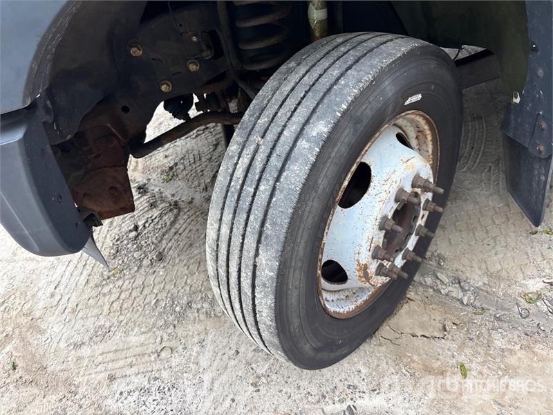 Ford F-450 XL 4x4 Enclosed Utility Truck (Inoperable) 皮卡车